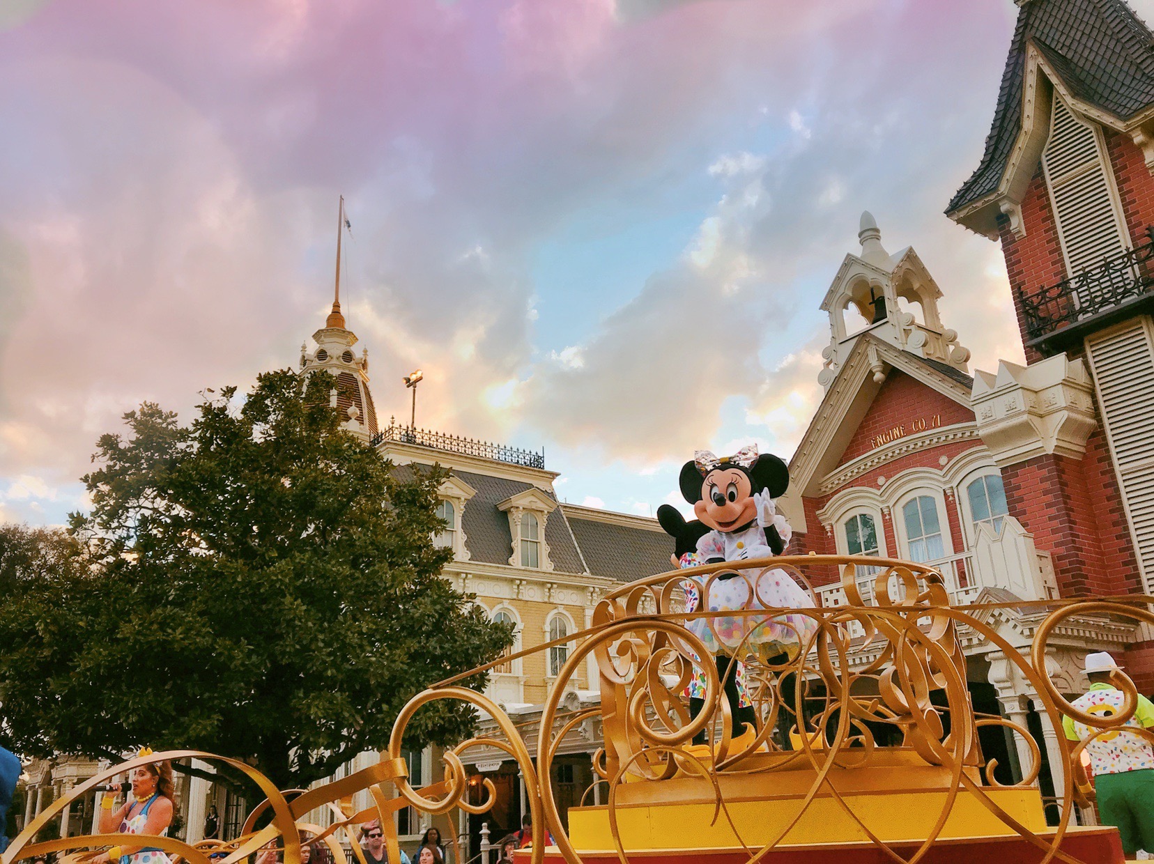 Take magical pictures at Walt Disney World with your phone!
